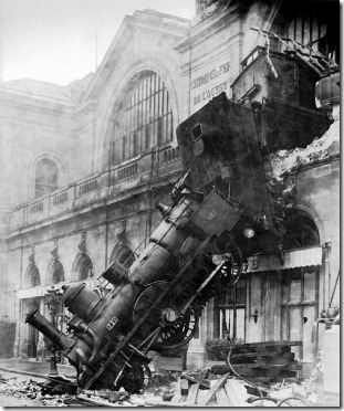 500px-Train_wreck_at_Montparnasse_1895